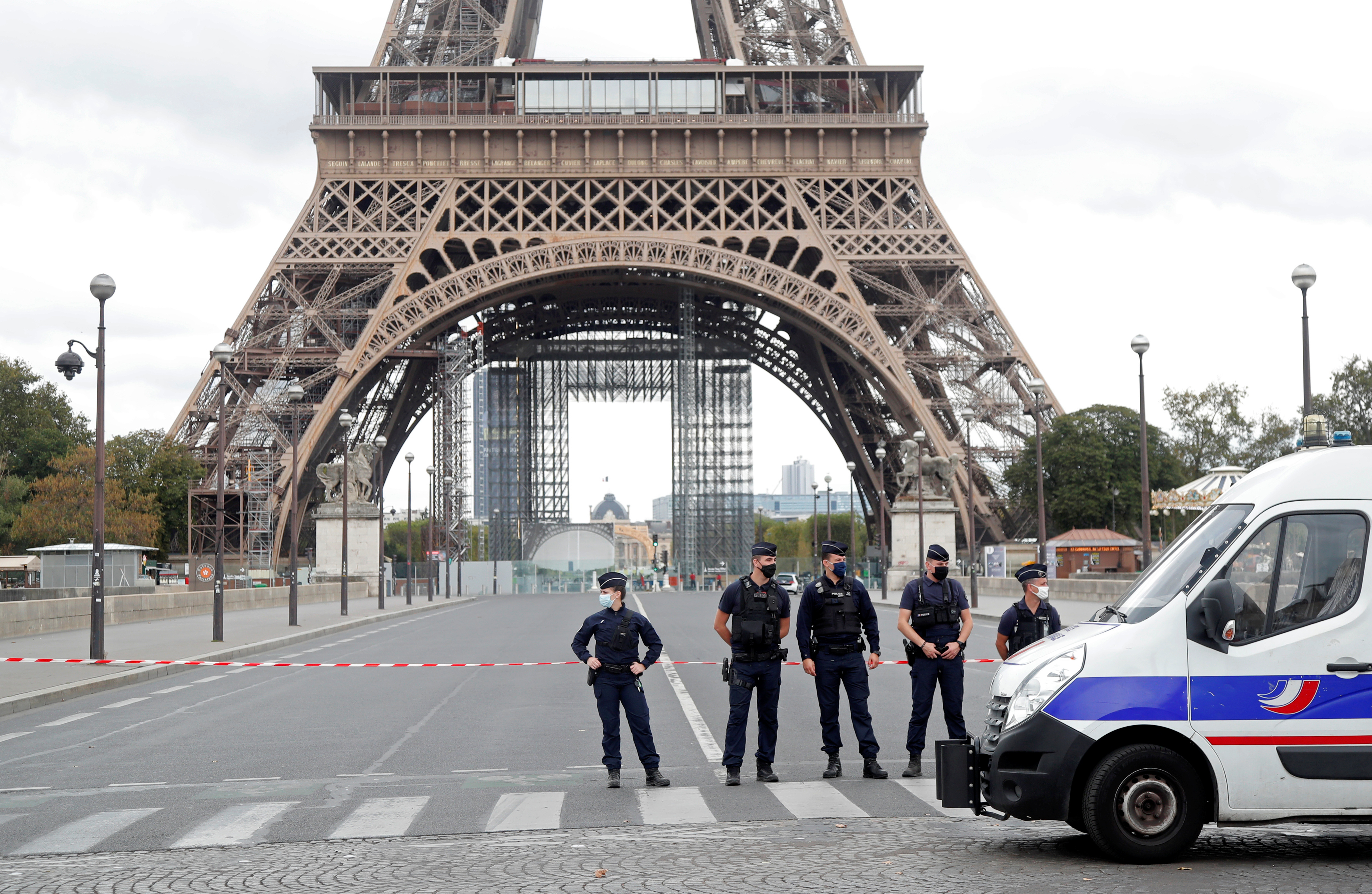 Alarma en París: evacúan la Torre Eiffel por una alerta de bomba (Video)