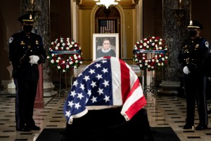 Entre lágrimas y ópera para despedir a jueza Ginsburg, que hace historia en Capitolio EEUU (FOTOS)