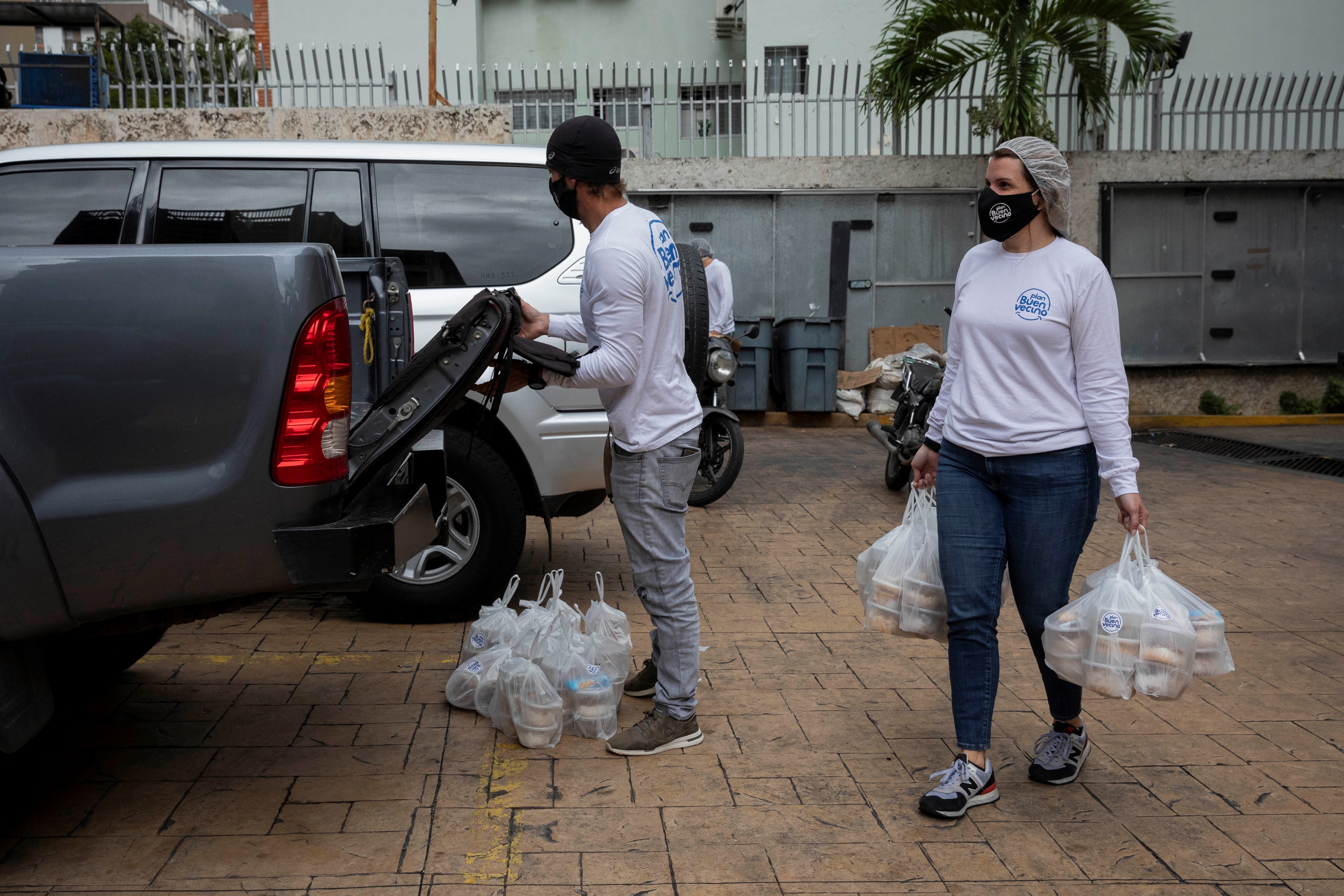 Solo el venezolano salva al venezolano: Las redes de ayuda atenúan la crisis (Fotos)
