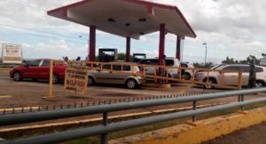 EN VIDEO: Una gandola con combustible fue escoltada a El Dorado con un amplio cordón de seguridad