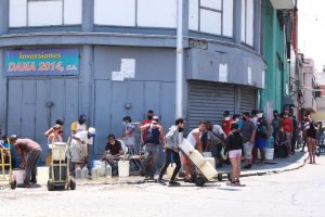 Más del 60% de los habitantes de Caracas y Petare carecen de agua para enfrentar la pandemia