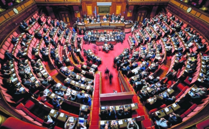 Italia aprueba en referéndum la reducción del número de parlamentarios