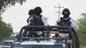 La Guardia Nacional mexicana decomisa un ‘narcotanque’ artesanal en Michoacán (FOTOS)
