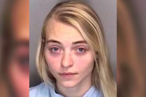 La arrestaron por violar a un estudiante de 14 años en escuela de Illinois