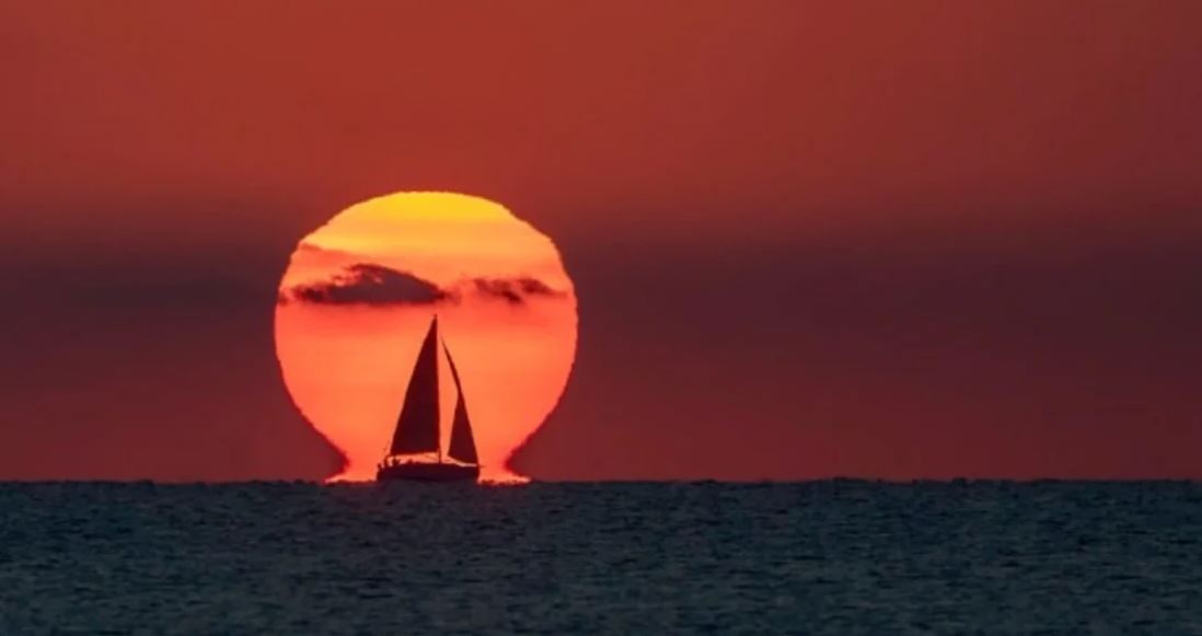 Por qué la FOTO de un amanecer desde el mar llamó la atención de la Nasa