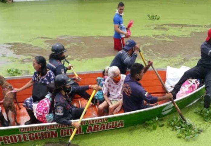 Así rescataron a vecinos de Maracay tras las fuertes lluvias en Aragua (Foto y video)