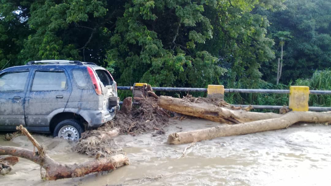 El señor que arrastró el río El Limón en Maracay fue rescatado con vida