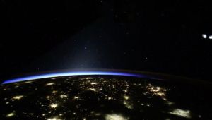 ¿Ovnis? Cosmonauta observó extrañas luces moviéndose más allá de la Estación Espacial Internacional (Video)