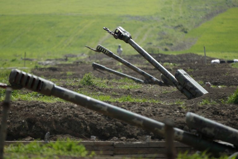 Putin afirma que combates en Nagorno Karabaj dejaron cerca de cinco mil muertos