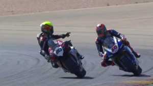 ¡Discusión a alta velocidad! Dos pilotos de Superbike se enfrentaron en plena pista (Video)