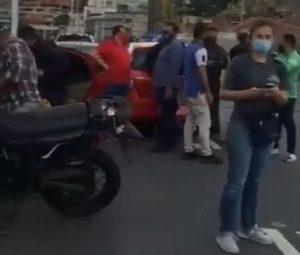 Reportan colisión múltiple en la autopista Prados del Este #2Sep (VIDEO)