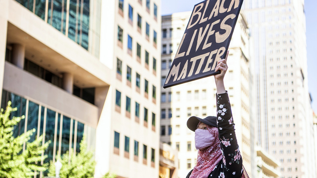Manifestantes de Black Lives Matter acosaron salvajemente a unos ancianos en EEUU (VIDEO)