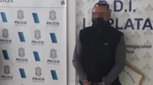 Hombre en Argentina que “cree” en espíritus simuló estar poseído para violar a su hijastra de 10 años (VIDEO)
