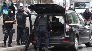 Al menos dos apuñalados cerca de antigua sede de Charlie Hebdo en París
