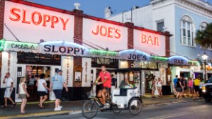 Reabre el emblemático bar Sloppy Joe’s en Key West