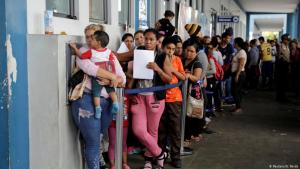 Venezuelan migrants face tougher border policy in Peru