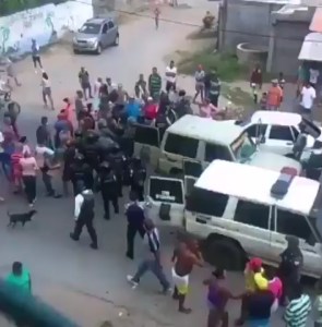 Esbirros del régimen reprimen a manifestantes que protestan por gasolina en Carúpano #28Sep (VIDEO)