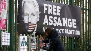 Juez remite al Gobierno británico la orden de extradición de Assange para ser firmada