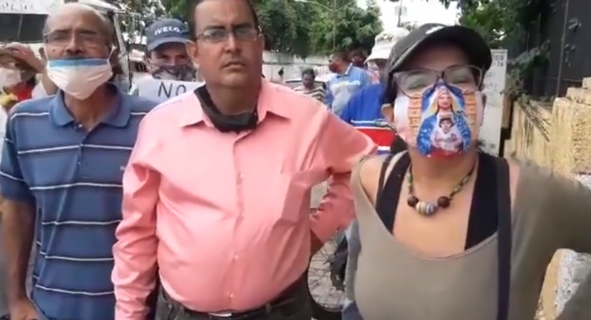 “No nos acostumbremos a esto”: Carabobeños protestan ante la falta de gasolina y servicios básicos #30Sep (VIDEO)