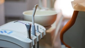 Dentista advirtió sobre una epidemia de dientes rotos por la pandemia del Covid-19