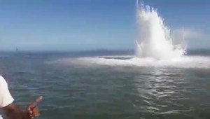 Desastre ecológico en marcha: Pescadores de Río Seco denuncian derrame de petróleo desde tubería marítima