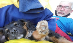 La historia de Douglas, el hombre que viajó desde Perú hasta Venezuela acompañado de su perro