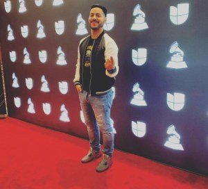 ¡Arriba Venezuela! Kaky Ramos se robó el show en los Latin Grammy con su percusión