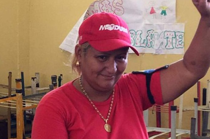 VIDEO Viral: Alcaldesa chavista dejó claro que no tiene vergüenza de jalarse las greñas en plena calle