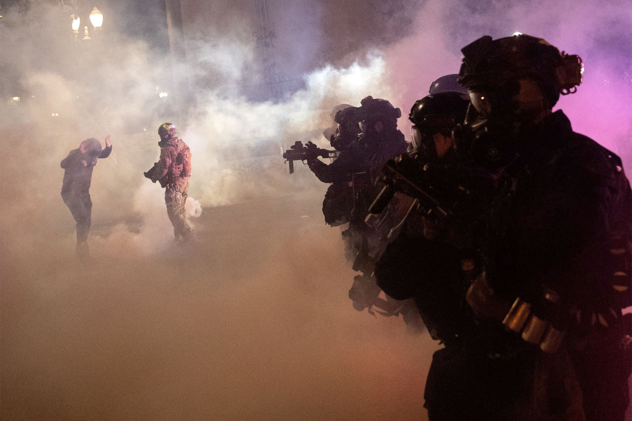 Alcalde de Portland prohibió a la policía local usar gases lacrimógenos durante las protestas