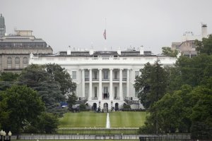Casa Blanca prepara oferta de alivio por Covid-19 de 1,8 billones de dólares