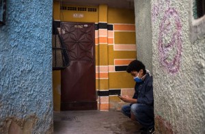 Cazar internet en la calle: Educación a distancia en Venezuela (Fotos)