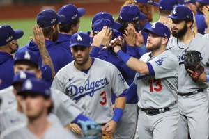Dodgers recortaron distancia con paliza histórica a los Bravos