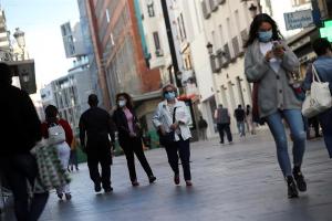 El coronavirus sigue bajando en España con descenso de incidencia y de fallecidos