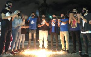 Estudiantes de la UCV protestaron en Plaza Venezuela por el Día Internacional de la No Violencia (Fotos)