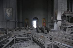 Catedral histórica de Karabaj fue alcanzada por bombardeos
