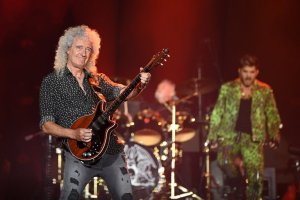 Brian May, guitarrista de Queen, recibió el título de caballero en Reino Unido