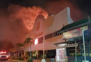 Se registró fuerte incendio en el Bingo Charaima de Nueva Esparta (Fotos y Videos)