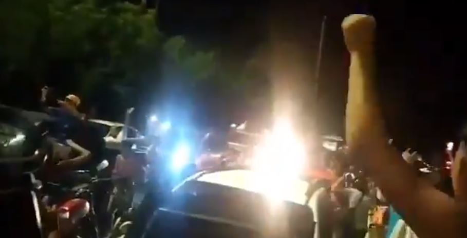 Cola nocturna en autopista Caracas – La Guaira acabó en una “coronaparty” sin control (Video)