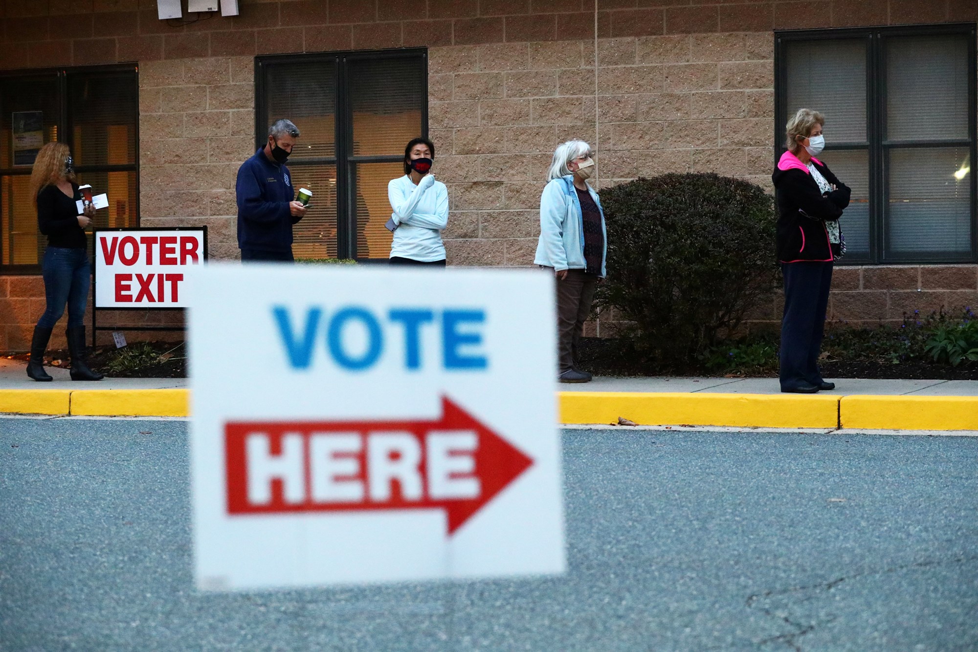 Arrestaron a un hombre en Maryland por negarse a usar mascarilla en centro de votación