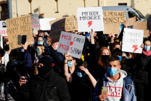 La iglesia polaca llama al diálogo ante las protestas tras el veto al aborto