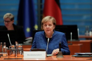 Merkel no descarta tener que prolongar las nuevas restricciones por el Covid-19