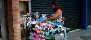 Altos costos de alquileres de locales lleva a los comerciantes larenses al buhonerismo