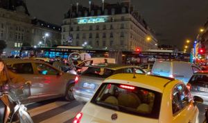 La noche parisina, a pocas horas de un nuevo confinamiento de la población francesa (Videos)