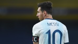 “¿Estás más contento jugando con Argentina que con el Barcelona?”: Así recibieron a Messi en España