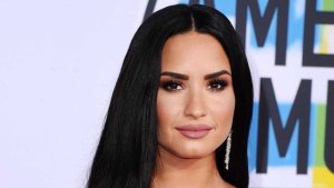 Demi Lovato dice que fue violada de adolescente en revelador documental