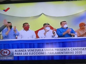 No te lo pierdas:  VTV transmitió el showcito de Luis “Clap” Parra y su combo en donde piden invasión… pero de votos (Foto)