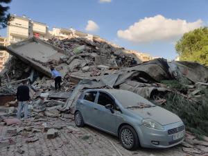 Al menos cuatro muertos y 120 heridos en Turquía tras el terremoto en el mar Egeo