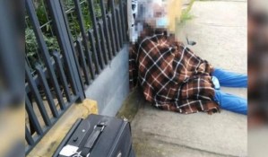 ¡Desalmada! Con engaños, le quitó la casa a su madre de 88 años y la dejó en la calle (FOTO)