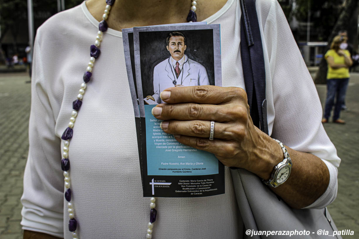 EN FOTOS: Caraqueños devotos asistieron a la certificación de los restos del Dr. José Gregorio Hernández