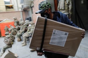 Bolivia desplegó policías y militares en todo el país para evitar incidentes en la jornada electoral